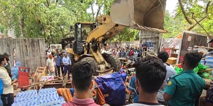সোহরাওয়ার্দী উদ্যানে উচ্ছেদ অভিযান