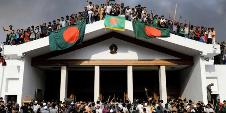 কোটা বাতিলের দাবিতে সারা দেশে অবরোধ