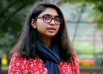 হাফ প্যান্ট পরা ছবি নিয়ে যা বললেন তাসনিম জারা