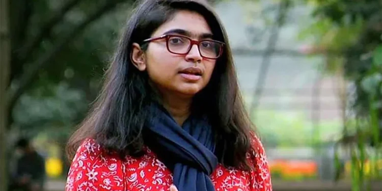 হাফ প্যান্ট পরা ছবি নিয়ে যা বললেন তাসনিম জারা