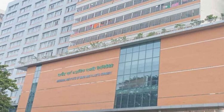 হাসপাতালের বিছানায় দগ্ধ শিশুদের আর্তনাদ