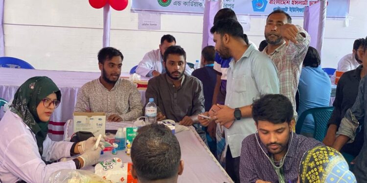 ছাত্রশিবির-প্রাইভেট ইউনিভার্সিটির মেডিকেল ক্যাম্প উদ্বোধন