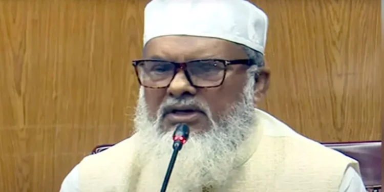 হজযাত্রীদের বিমান ভাড়া আরো কমানো হচ্ছে: ধর্ম উপদেষ্টা