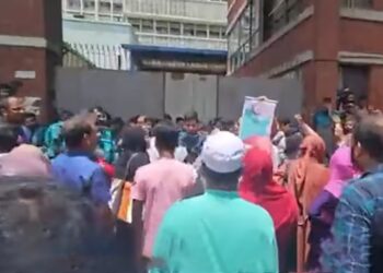 আইন উপদেষ্টার পদত্যাগ দাবি জুলাই শহীদের স্বজনদের