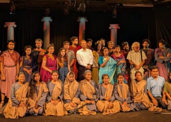 “নাটক হৃদয় ছুঁয়ে যায়”, শিল্পকলায় জবি উপাচার্যের আবেগঘন অনুভূতি