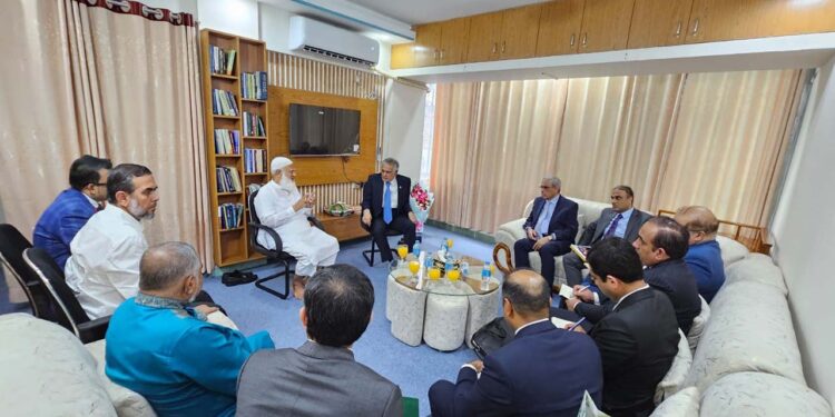 পাকিস্তানের পররাষ্ট্রমন্ত্রী জামায়াত আমিরের সঙ্গে তার বাসায় সাক্ষাৎ করেছেন