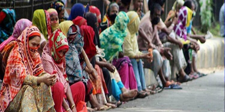 গত তিন বছরে দেশে দারিদ্র্যের হার বেড়ে প্রায় ২৮ শতাংশে পৌঁছেছে