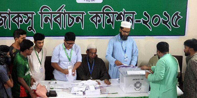 জাকসু নির্বাচনের ভোট গণনা চলছে