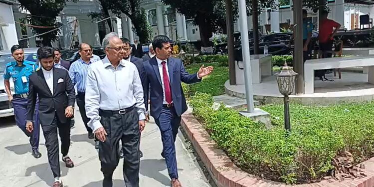 ট্রাইব্যুনালে হাসিনার বিরুদ্ধে সাক্ষ্য দিতে  হাজির মাহমুদুর রহমান