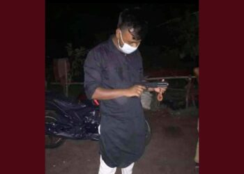 রাজশাহীতে অস্ত্র হাতে ছাত্রলীগ নেতার ছবি ভাইরাল, জনমনে আতঙ্ক