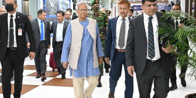 প্রধান উপদেষ্টা জাতিসংঘ অধিবেশনে যোগ দিতে ঢাকা ছাড়লেন