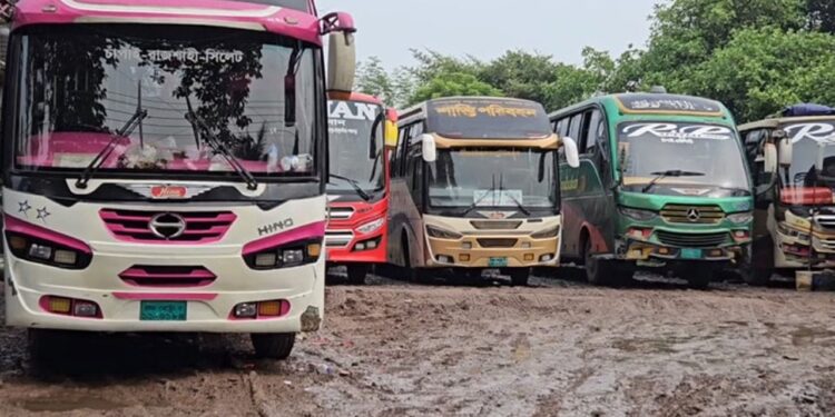 চাঁপাইনবাবগঞ্জ-ঢাকা ও চট্টগ্রাম-কক্সবাজার রুটে বাস চলাচল বন্ধ
