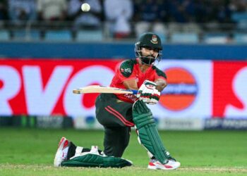 বাংলাদেশের স্বপ্নভঙ্গ করে ফাইনালে উঠল পাকিস্তান