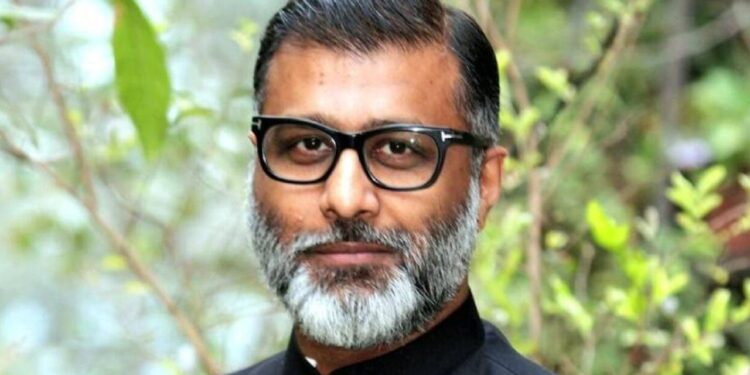 ড. ইউনূসকে হেনস্তা করতে এসে নিঝুম মজুমদার আত্মগোপনে