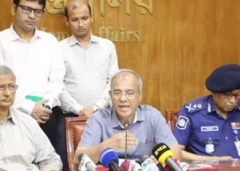 পূজা ঘিরে কোনো শঙ্কা নেই, তবে    গুজব ছড়ানোর চেষ্টা করতে পারে   প্রতিবেশী দেশ ও ফ্যাসিস্টদের সহযোগীরা