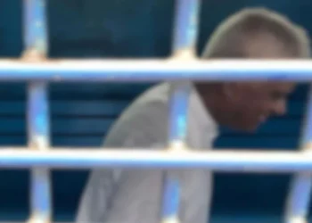 কারাগারে আর্থিক সংকটে  সাবেক বিচারপতি মানিক,বই বিক্রি করে চলছে মামলা: দাবি আইনজীবীর