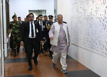 প্রধান উপদেষ্টা দেশে ফিরেছেন