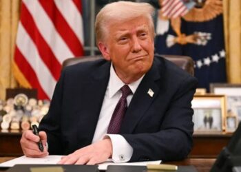 ট্রাম্পের ঘোষণা: চীনা পণ্যের ওপর ১০০% শুল্ক আরোপ