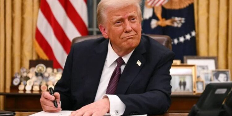 ট্রাম্পের ঘোষণা: চীনা পণ্যের ওপর ১০০% শুল্ক আরোপ