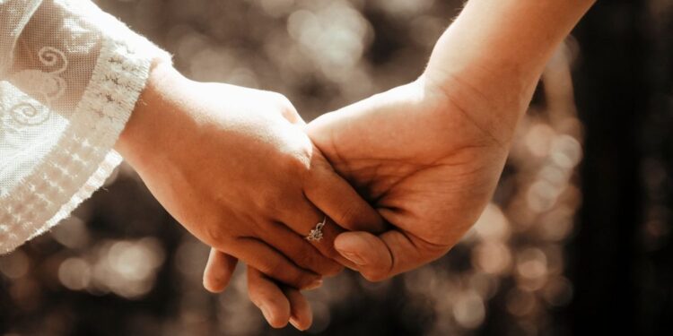 সুখী দাম্পত্য জীবন যাপনের জন্য আটটি সুন্নাহ