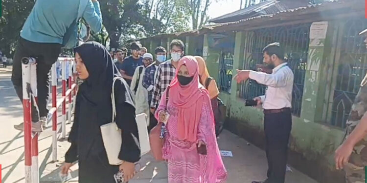 তিন যুগ পর চাকসু নির্বাচনের ভোটগ্রহণ শুরু, ভোটারদের লম্বা লাইন