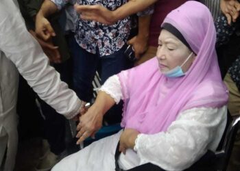 খালেদা জিয়া হাসপাতালে ভর্তি হলেন