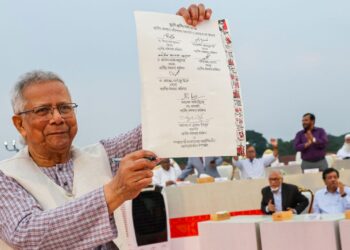 জুলাই সনদে স্বাক্ষর, নতুন অধ্যায়ের সূচনা নাকি নতুন বিতর্ক?