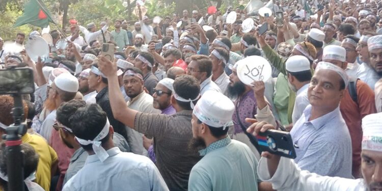 শিক্ষকদের ‘ভুখা মিছিল’ পন্ড করে দিলো পুলিশ