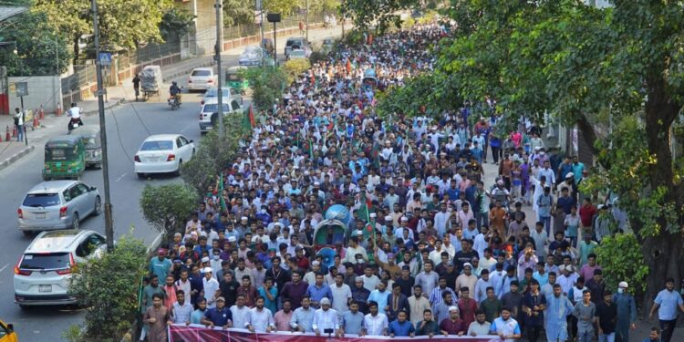 কোরআন প্রশিক্ষণ কর্মসূচিতে হামলার প্রতিবাদে রাজধানীতে ইসলামী ছাত্রশিবিরের বিক্ষোভ মিছিল অনুষ্ঠিত হয়েছে