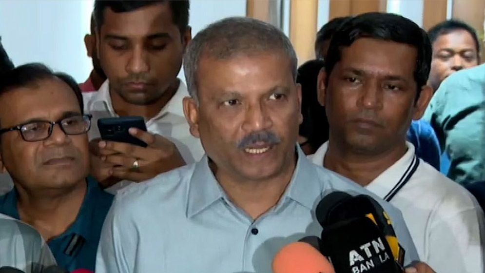 তত্ত্বাবধায়ক নয়, বর্তমান সরকারের নিরপেক্ষ ভূমিকা দেখতে চায় বিএনপি: আইন উপদেষ্টা