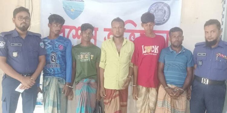 ৩ হাজার টাকার বিনিময়ে স্ত্রীকে দেয়া হয় বন্ধুদের কাছে, গ্রেপ্তার ৫