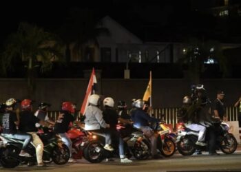 ‘ট্রাম্প হটাও’ স্লোগানে উত্তপ্ত মালয়েশিয়া: ৫০ বিক্ষোভকারী আটক।