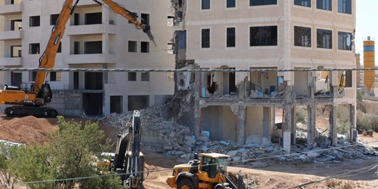 গাজায় সেনাবাহিনীকে ধ্বংসযজ্ঞ চালিয়ে যাওয়ার নির্দেশ ইসরাইলের