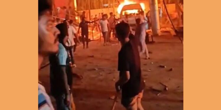 সিটি ও ড্যাফোডিল বিশ্ববিদ্যালয়ের শিক্ষার্থীদের মধ্যে সংঘর্ষ সাভারে