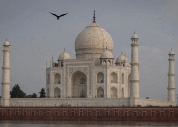 নতুন কৌশল হিন্দুত্ববাদীদের : সিনেমার আড়ালে মুসলিম ইতিহাস দখলের রাজনীতি