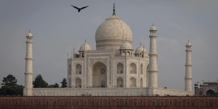 নতুন কৌশল হিন্দুত্ববাদীদের : সিনেমার আড়ালে মুসলিম ইতিহাস দখলের রাজনীতি