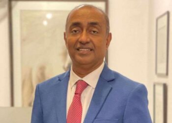 অ্যাটর্নি জেনারেলের পদত্যাগ করে নির্বাচন করার ঘোষণা