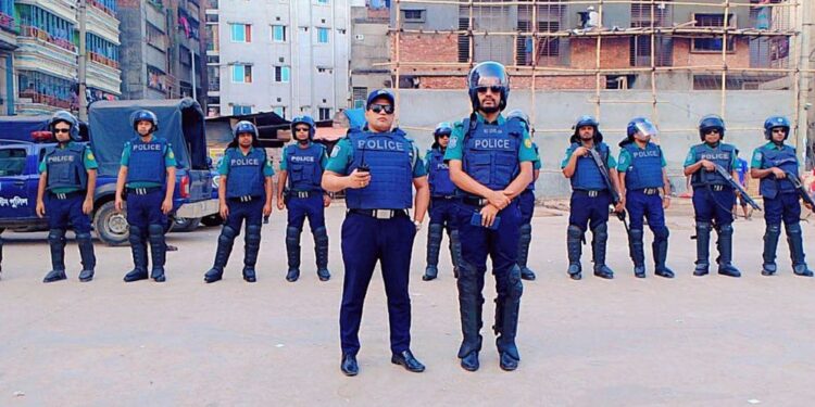 ঢাকায় একযোগে পুলিশের ‘বড় মহড়া’ অনুষ্ঠিত