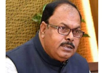 গরুর দালাল থেকে মন্ত্রী হয়ে হাজার কোটি টাকার মালিক