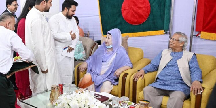 সুন্দর বাংলাদেশের ছবি! সবাই সবার সঙ্গে দেখা করেন কথা বলেন কোলাকুলি করেন!