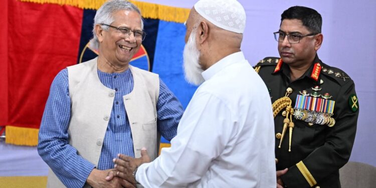 সুন্দর বাংলাদেশের ছবি! সবাই সবার সঙ্গে দেখা করেন কথা বলেন কোলাকুলি করেন!