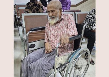 ‘হুইলচেয়ারে আব্বাকে রেখেই ওয়ার্ডবয় জীবন বাঁচাতে দৌড়’