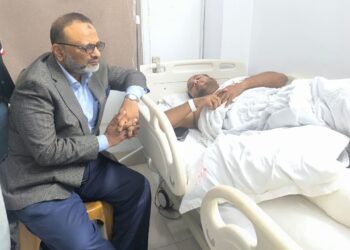 ঢাবি উপাচার্য ছাত্রদল নেতা হামিমসহ দুইজনকে হাসপাতালে দেখতে গেলেন