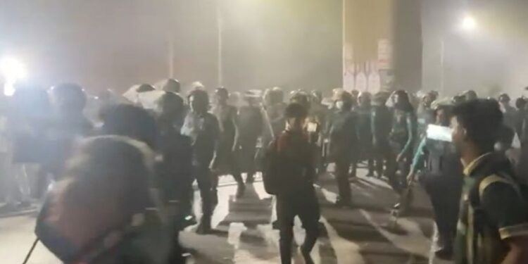 যান চলাচল বন্ধ, রণক্ষেত্র শাহবাগ