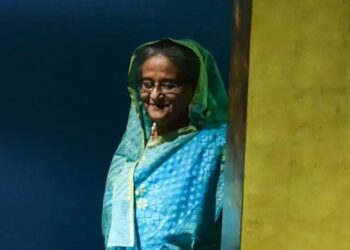 সিদ্ধহস্ত শেখ হাসিনা স্বর্ণালংকার লুকাতেও