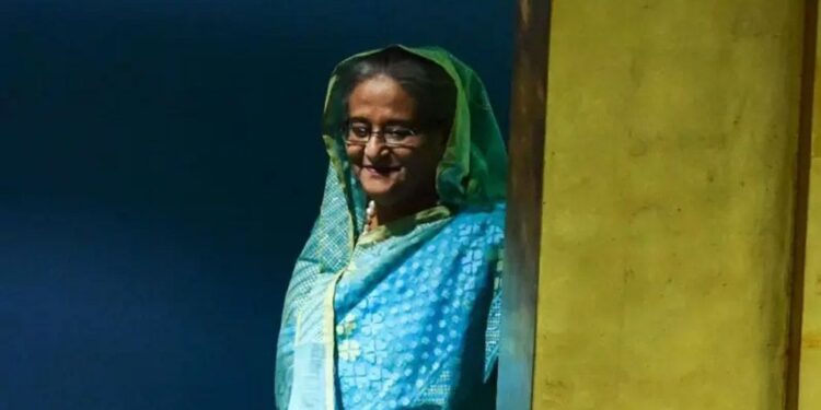 সিদ্ধহস্ত শেখ হাসিনা স্বর্ণালংকার লুকাতেও