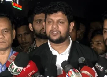 কিছুটা ভালোর দিকে খালেদা জিয়ার শারীরিক অবস্থা: উপদেষ্টা মাহফুজ