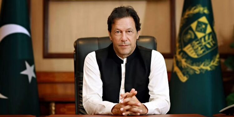 ‘বেঁচে আছেন  ইমরান খান, দেশ ছাড়তে চাপ দেওয়া হচ্ছে’