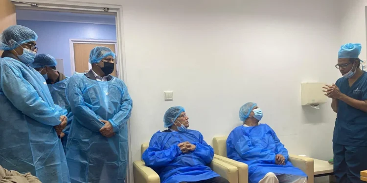 খালেদা জিয়াকে দেখতে প্রধান উপদেষ্টা এভারকেয়ারে