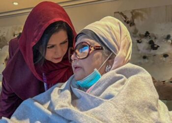 জোবাইদা রহমান এভারকেয়ারে পৌঁছেছেন